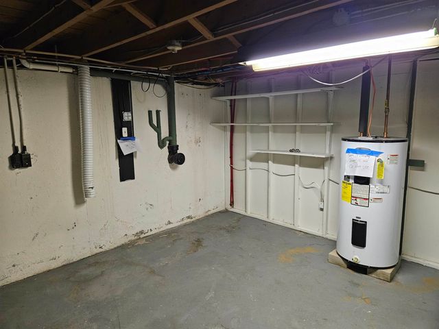 4 Fran Avenue, Plaistow, NH 03865