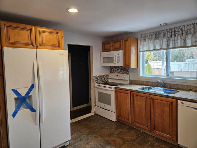 4 Fran Avenue, Plaistow, NH 03865