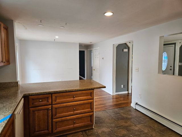 4 Fran Avenue, Plaistow, NH 03865