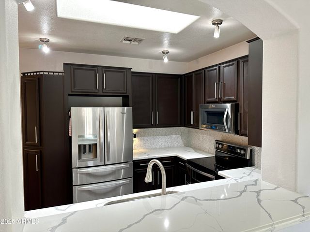 275 E Ashurst Drive, Phoenix, AZ 85048