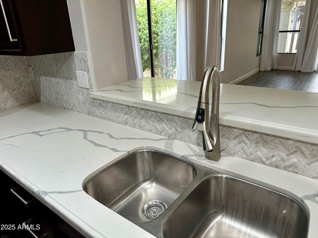 275 E Ashurst Drive, Phoenix, AZ 85048