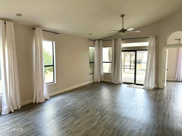 275 E Ashurst Drive, Phoenix, AZ 85048