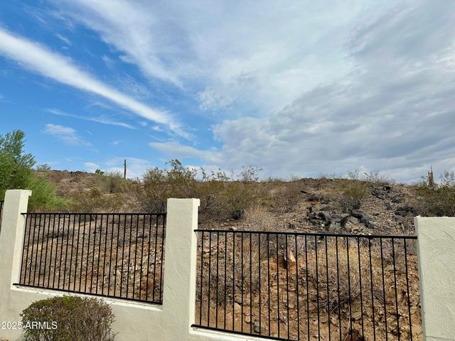 275 E Ashurst Drive, Phoenix, AZ 85048