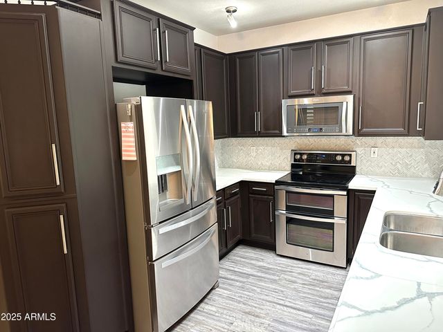275 E Ashurst Drive, Phoenix, AZ 85048