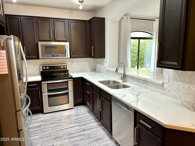 275 E Ashurst Drive, Phoenix, AZ 85048
