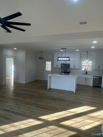 18 Paraiso Creek Drive, Albertville, AL 35950