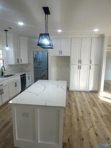 18 Paraiso Creek Drive, Albertville, AL 35950