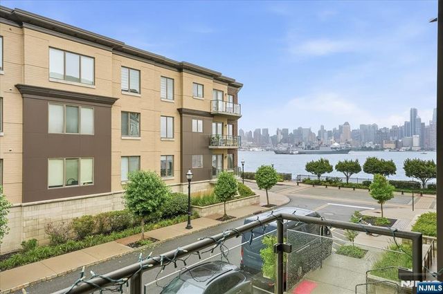 150 Henley Place 210, Weehawken, NJ 07086