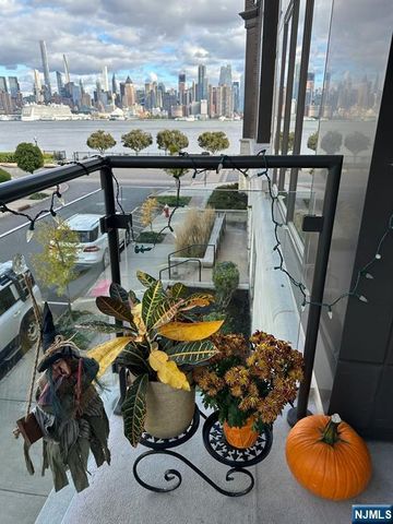 150 Henley Place 210, Weehawken, NJ 07086