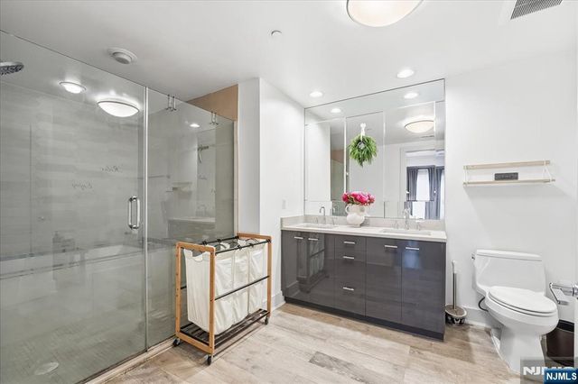 150 Henley Place 210, Weehawken, NJ 07086