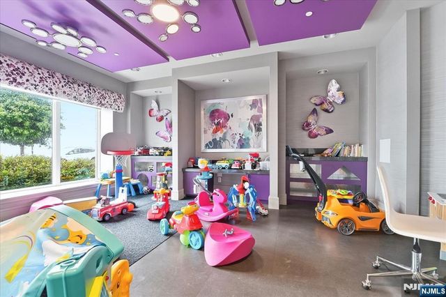 150 Henley Place 210, Weehawken, NJ 07086