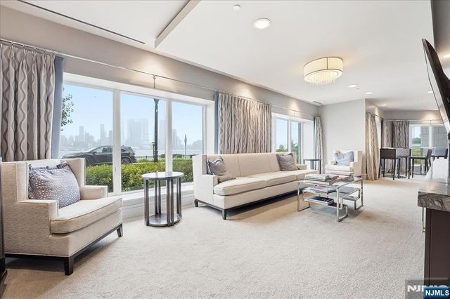150 Henley Place 210, Weehawken, NJ 07086