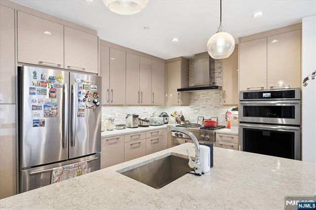 150 Henley Place 210, Weehawken, NJ 07086