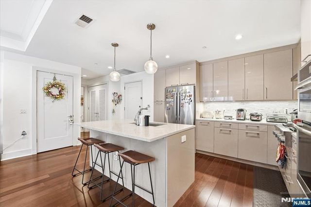 150 Henley Place 210, Weehawken, NJ 07086