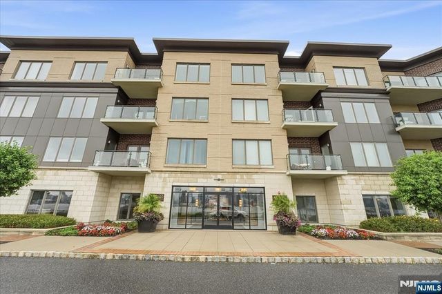 150 Henley Place 210, Weehawken, NJ 07086