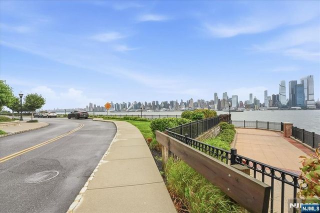150 Henley Place 210, Weehawken, NJ 07086