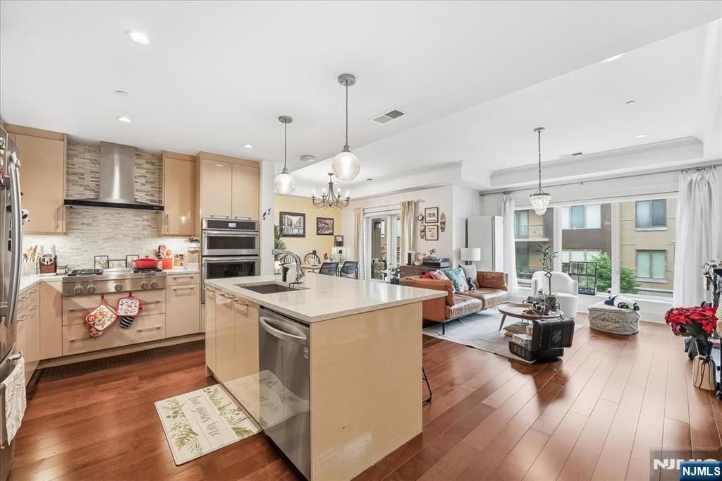 150 Henley Place 210, Weehawken, NJ 07086