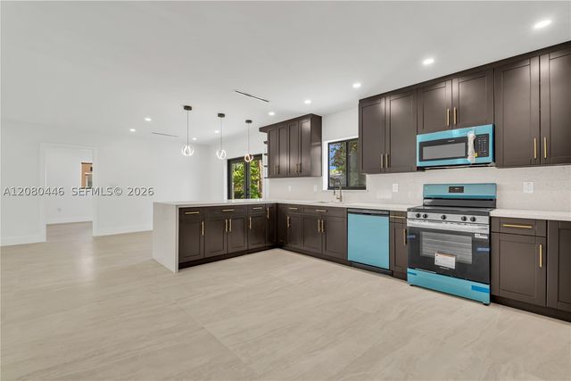 6235 SW 24th St, Miami, FL 33147