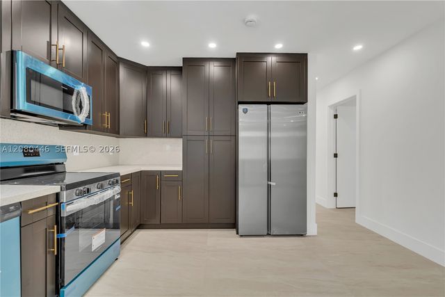 6235 SW 24th St, Miami, FL 33147