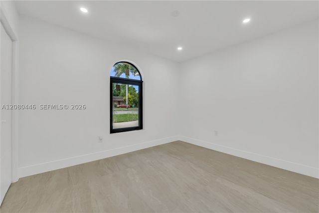 6235 SW 24th St, Miami, FL 33147