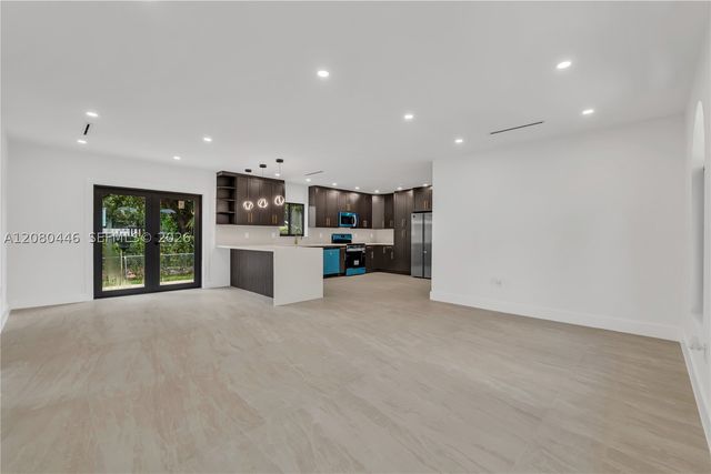 6235 SW 24th St, Miami, FL 33147
