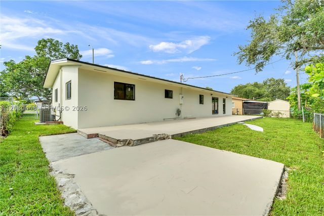6235 SW 24th St, Miami, FL 33147