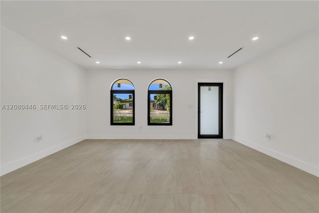 6235 SW 24th St, Miami, FL 33147