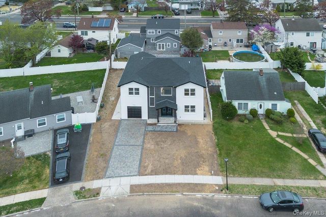 62 Haven Lane, Levittown, NY 11756