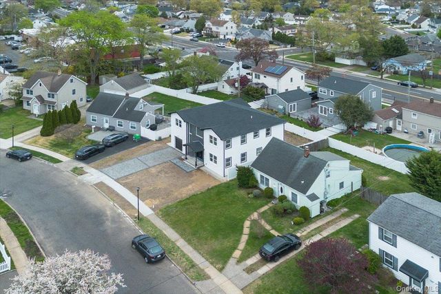 62 Haven Lane, Levittown, NY 11756