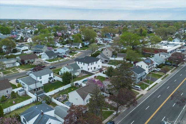 62 Haven Lane, Levittown, NY 11756