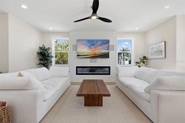 1811 BAYOU GRANDE BOULEVARD NE, St Petersburg, FL 33703