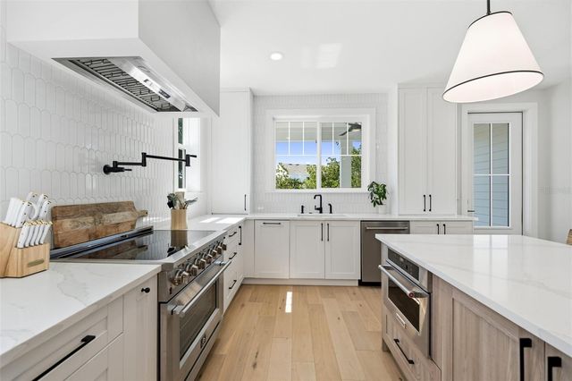 1811 BAYOU GRANDE BOULEVARD NE, St Petersburg, FL 33703