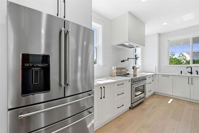 1811 BAYOU GRANDE BOULEVARD NE, St Petersburg, FL 33703