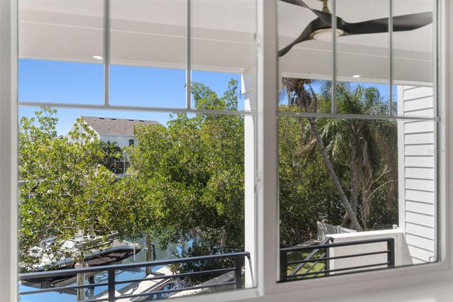 1811 BAYOU GRANDE BOULEVARD NE, St Petersburg, FL 33703