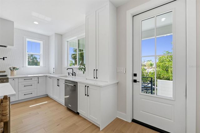 1811 BAYOU GRANDE BOULEVARD NE, St Petersburg, FL 33703