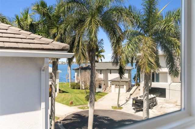 1811 BAYOU GRANDE BOULEVARD NE, St Petersburg, FL 33703