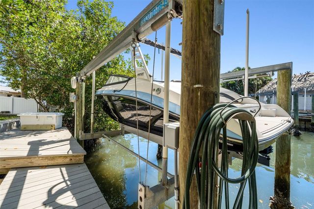 1811 BAYOU GRANDE BOULEVARD NE, St Petersburg, FL 33703