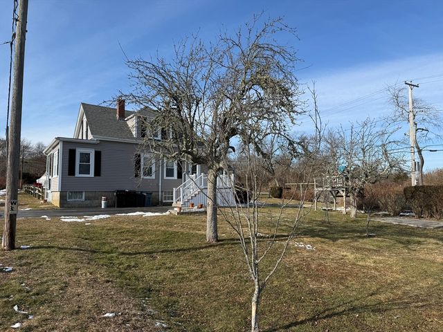 69 Norton St, Dartmouth, MA 02748