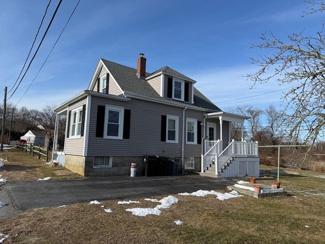 69 Norton St, Dartmouth, MA 02748