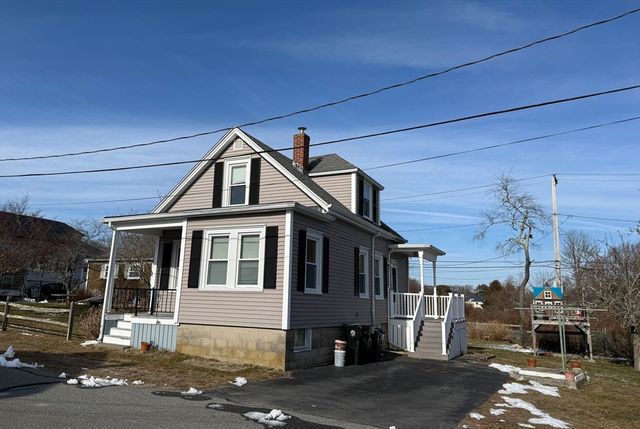 69 Norton St, Dartmouth, MA 02748
