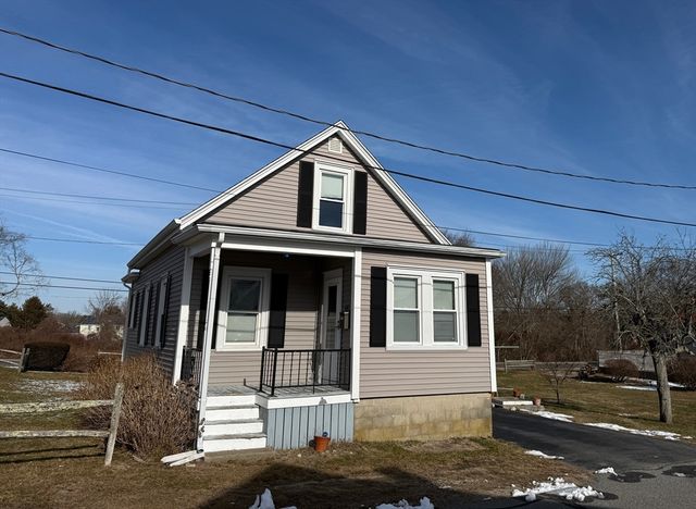 69 Norton St, Dartmouth, MA 02748