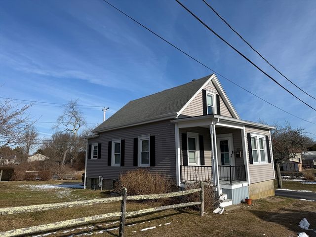 69 Norton St, Dartmouth, MA 02748