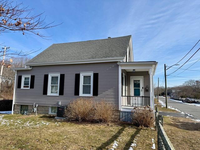 69 Norton St, Dartmouth, MA 02748