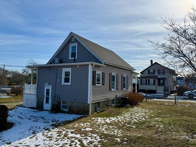 69 Norton St, Dartmouth, MA 02748
