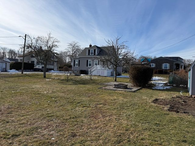 69 Norton St, Dartmouth, MA 02748