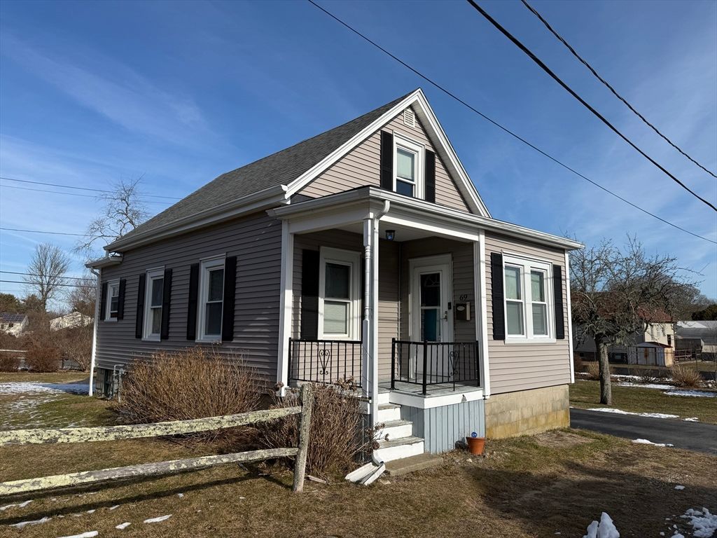 69 Norton St, Dartmouth, MA 02748