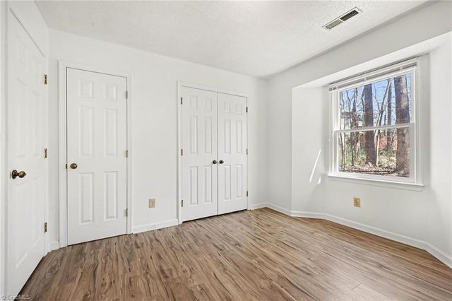 2326 W Vandalia Road B, Greensboro, NC 27407