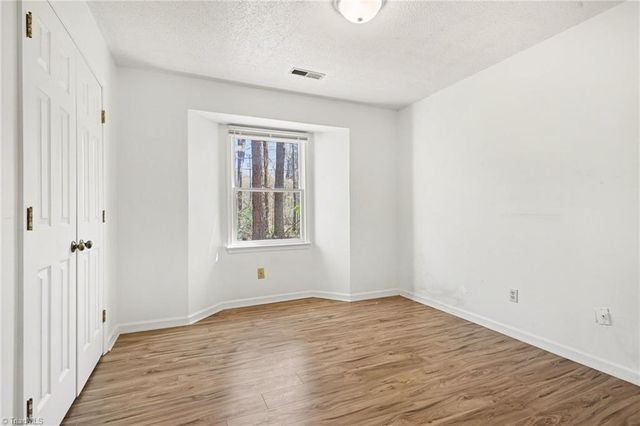 2326 W Vandalia Road B, Greensboro, NC 27407