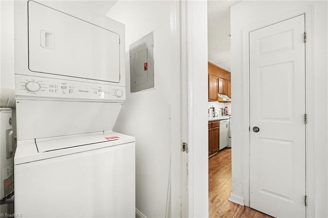 2326 W Vandalia Road B, Greensboro, NC 27407