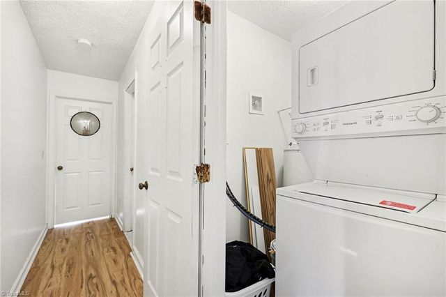 2326 W Vandalia Road B, Greensboro, NC 27407